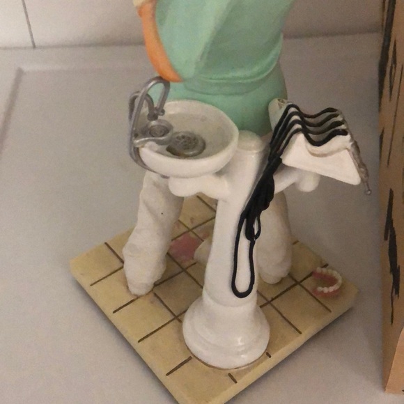 Sculpture - Picture 5 of 7